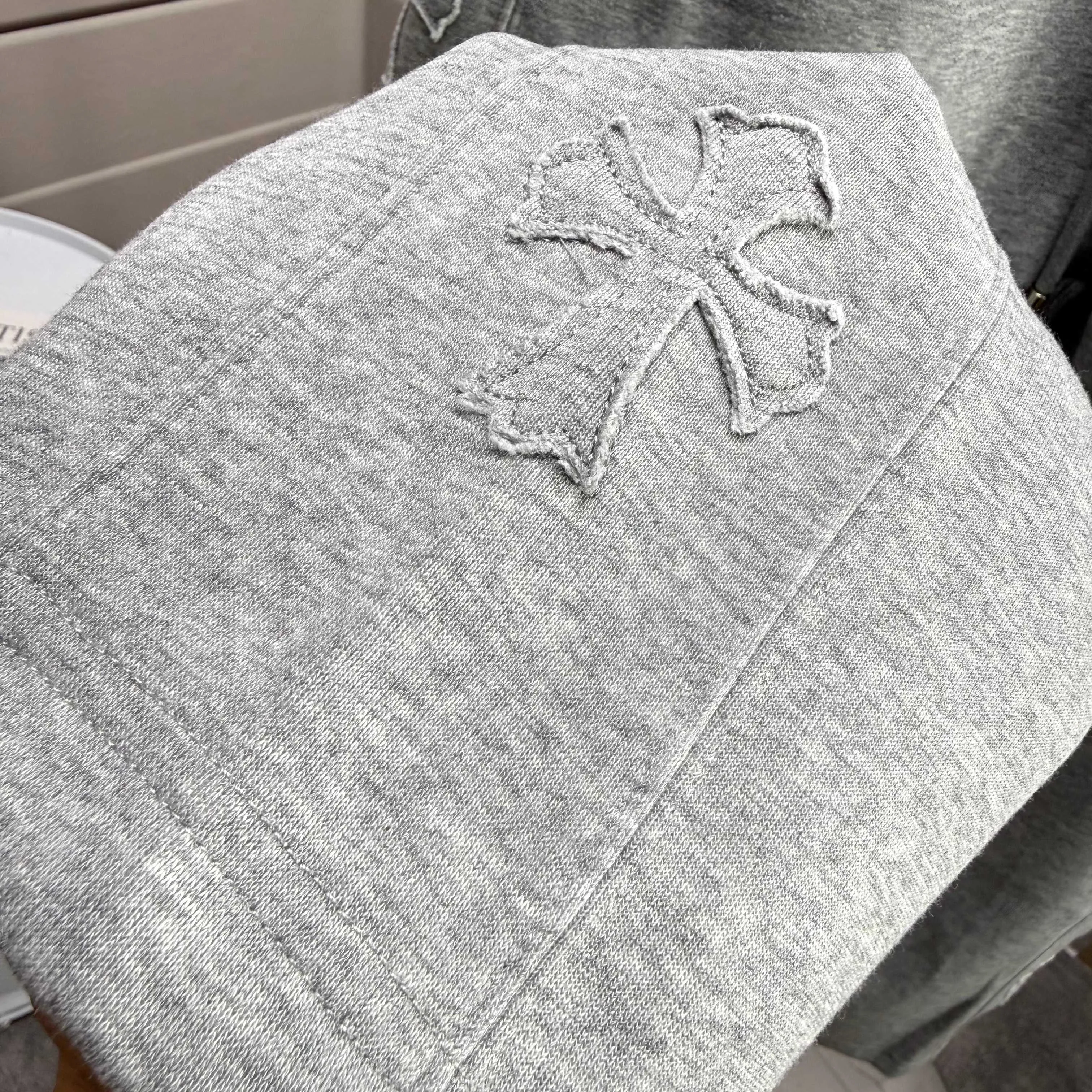 P310 Chrome Hearts* 2꯭0꯭2꯭5 new autumn pants, embroidered casual simple sweatpants, same style for men and women, Chrome Hearts. The fabric is made of 380g high-density double-sided Chinese custom fabric. It does not deform or shrink. The three-dimensional drape is amazing. Color: Black Gray Size: M-XXXL
